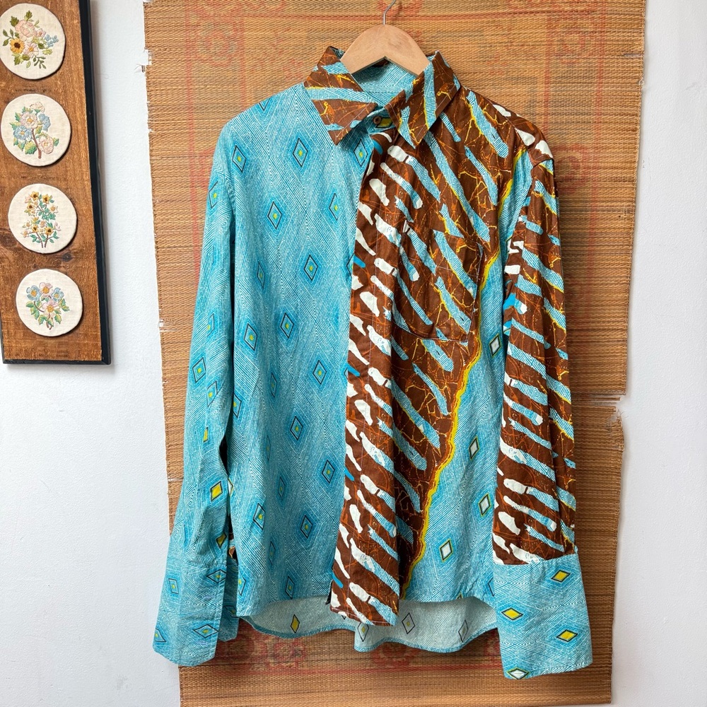 Avantgarde Psychedelic Geometric Patterned Button… - image 1